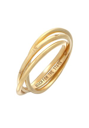 Goldene Dreifachbandring mit gedrehter Design, ausgestattet mit kleinen Sterneinfassungen und der Inschrift "STREBE NACH DEN STERNEN" auf dem inneren Ring.