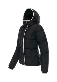 Chaqueta de plumas negra con capucha, ribete blanco, botones frontales y un logo redondo en la manga. Textura suave y acolchada.