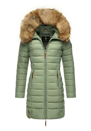 Abrigo acolchado verde con capucha de faux fur, bolsillos con cremallera y cremallera frontal. Presenta un diseño ajustado y acolchado horizontal en toda su superficie.