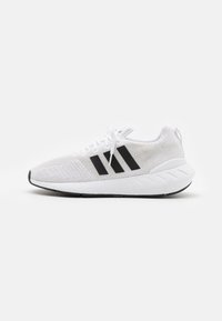 Nem kiválasztott, footwear white/core black/grey one