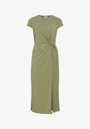 Vestido midi verde oliva con mangas cortas, cuello redondo, detalle de nudo lateral y abertura frontal.