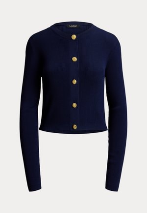 Καρντιγκάν σε ναυτικό μπλε με ριμπ ύφανση, μακριά μανίκια, στρογγυλή λαιμόκοψη και έξι χρυσά κουμπιά με υφή κατά μήκος του μπροστινού μέρους.