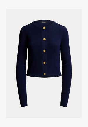 Καρντιγκάν σε ναυτικό μπλε με ριμπ ύφανση, μακριά μανίκια, στρογγυλή λαιμόκοψη και έξι χρυσά κουμπιά με υφή κατά μήκος του μπροστινού μέρους.