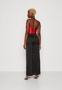 WAL G. CHRISTIAN CORSET CROP - Pluus - red