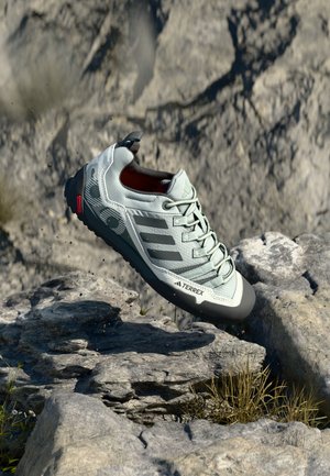 Adidas Terrex SWIFT SOLO 2.0 HIKING - Trainers - silver green/legend ivy/linen green