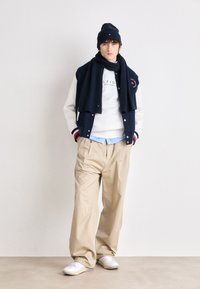 Tommy Hilfiger FLAG BEANIE & SCARF UNISEX SET - Sciarpa - space blue