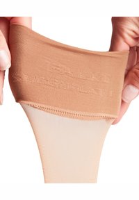 Strumpfhosen in Nude-Farbe mit glatter, durchsichtiger Textur; der obere Bund zeigt eingeprägte Buchstaben "FALKE SEIDENGLATT" und einen verstärkten Rand.