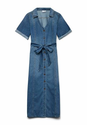 Denimkjole med korte oppbrettede ermer, V-hals, knappestolpe foran og belte i midjen. Lyst blå farge med synlige sømdetaljer.