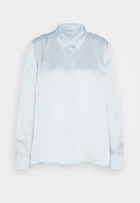 Camicia long-sleeve di satin blu chiaro con colletto classico, chiusura frontale con bottoni e orlo leggermente curvo. Texture liscia con vestibilità su misura.