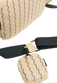 Karl Kani SIGNATURE ZICZAC PINSTRIPEMESSENGER - Taška s příčným popruhem - off white