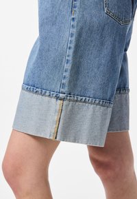 Pieces PCMINDY LOOSE - Calções - light blue denim