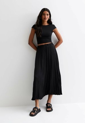 CRINKLE MIDI  - Falda acampanada - black