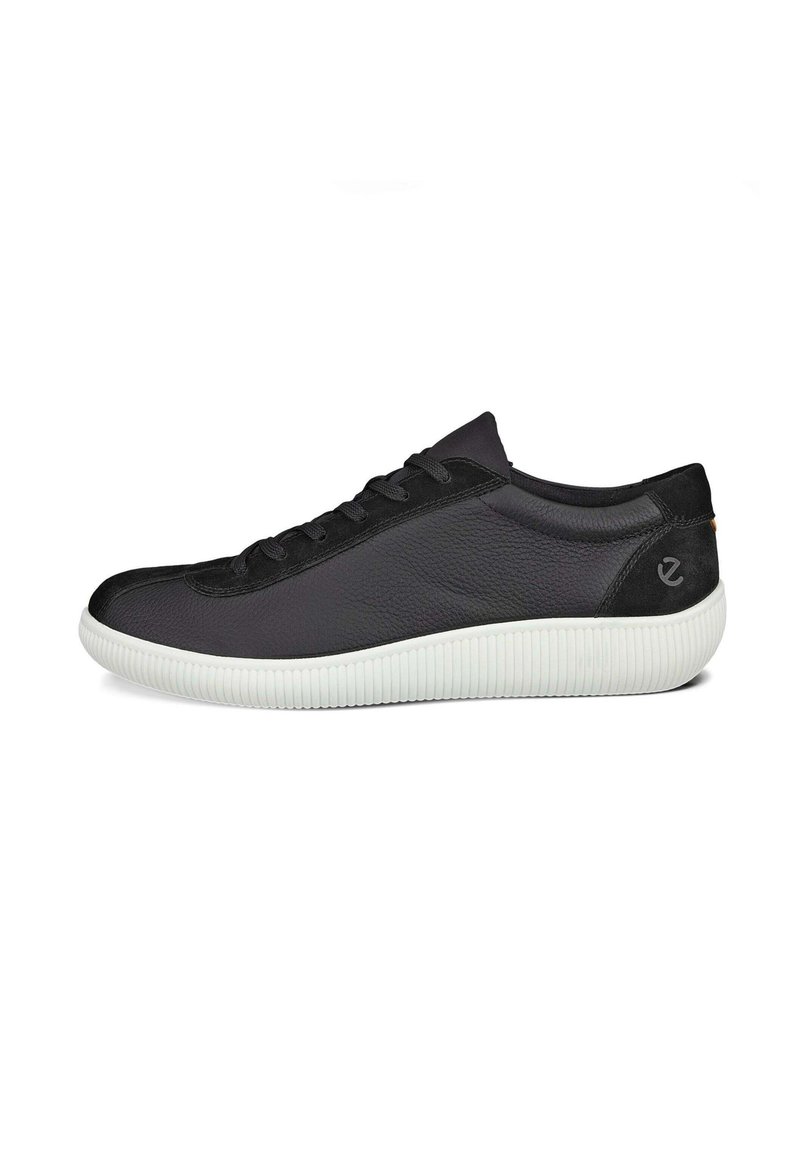 Czarne skórzane sneakersy z teksturowanym boku, czarnymi sznurówkami i białą gumową podeszwą z rowkami. Dyskretny logo na pięcie.