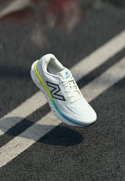New Balance EVOZ V4