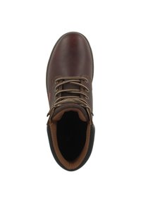 Botín de cuero marrón con cordones beige, cuello texturizado y suela de goma negra. Superficie lisa con detalles de costura reforzada.