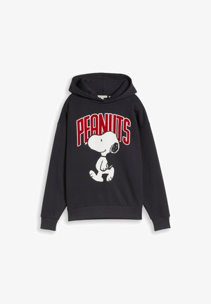 Schwarzer Hoodie mit Kapuze, mit einer großen weißen Snoopy-Figur und fettem roten "PEANUTS" Text darüber vorne.
