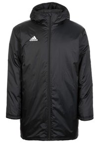 Svart vadderad jacka med huva, dragkedja fram och vit Adidas-logotyp. Slätt, vattentåligt material med två sidofickor och horisontella sömmar.