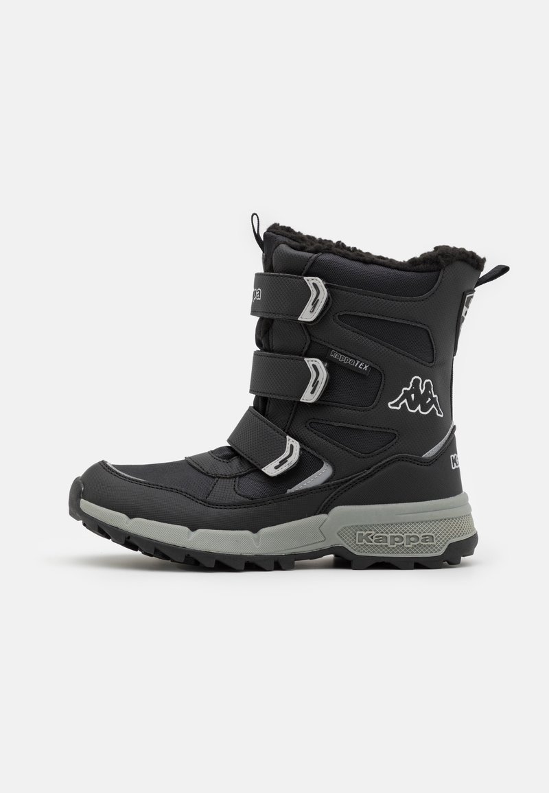 Botte d'hiver noire avec semelle grise, trois sangles réglables, doublure en polaire et logos Kappa sur le côté et le talon.