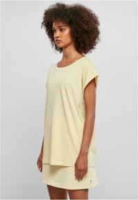 Urban Classics EXTENDED SHOULDER TEE - Jednoduché tričko - softyellow