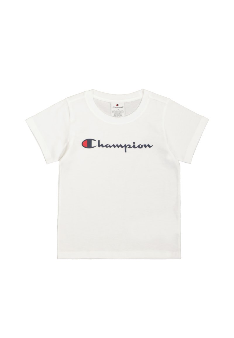 Camiseta de algodón blanca con mangas cortas y cuello redondo, con un logo en azul marino de "Champion" acentuado por un emblema rojo.