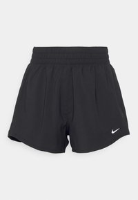 Juodi sportiniai šortai su elastingu juosmeniu, lygiu paviršiumi ir mažu baltu Nike logotipu apatinėje dešinėje pusėje.