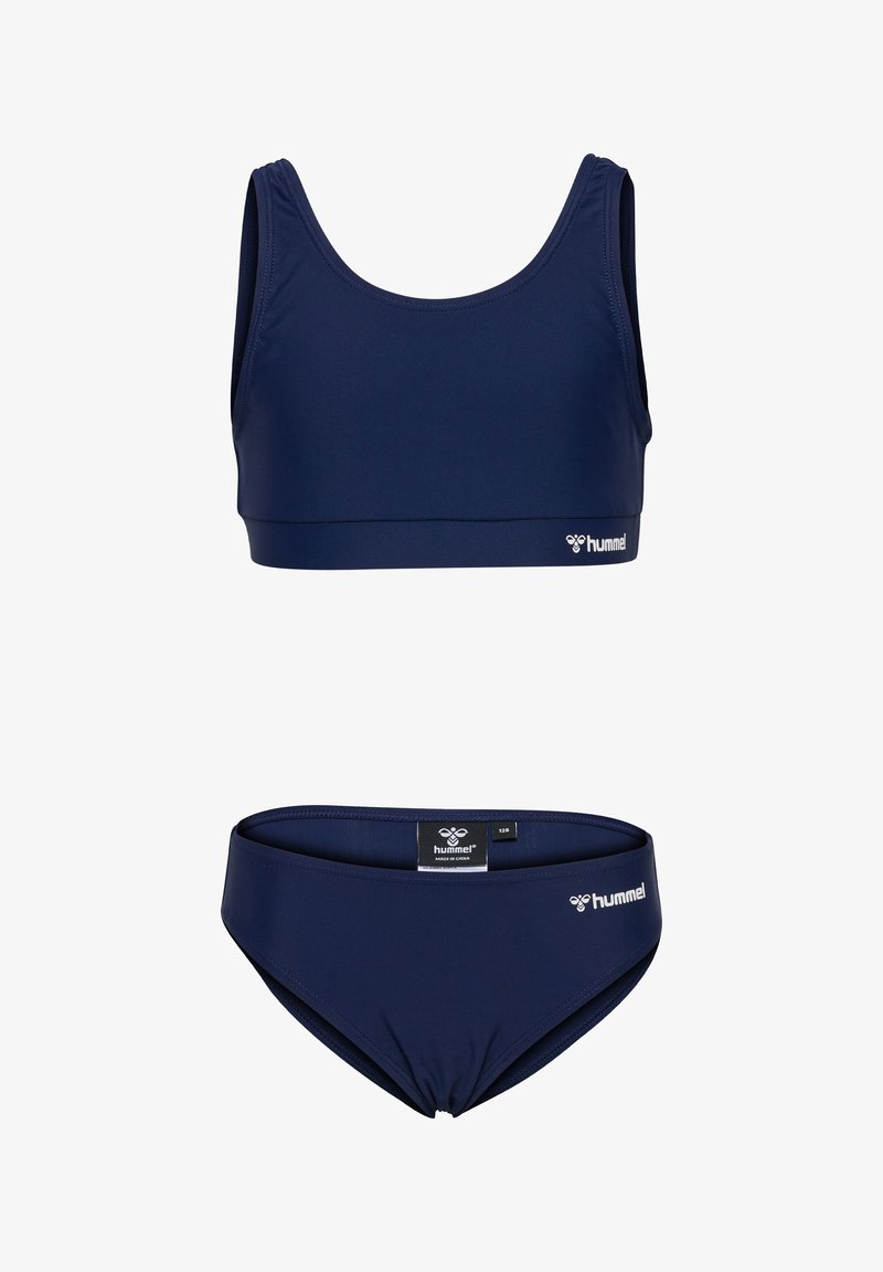 Zestaw bikini w kolorze granatowym, składający się z topu i dolnej części, wykonany z gładkiego, elastycznego materiału. Prosty design z akcentem w postaci logo na obu częściach.