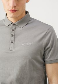 Armani Exchange Polo marškinėliai - light grey