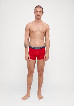 Boxer briefs de algodón rojos con una cinturilla elástica azul marino que presenta el logo "POLO RALPH LAUREN", diseñados para comodidad y ajuste.
