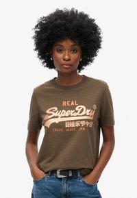 Superdry & Co EMBELLISHED GRAPHIC - T-shirt print - deep khaki green slub