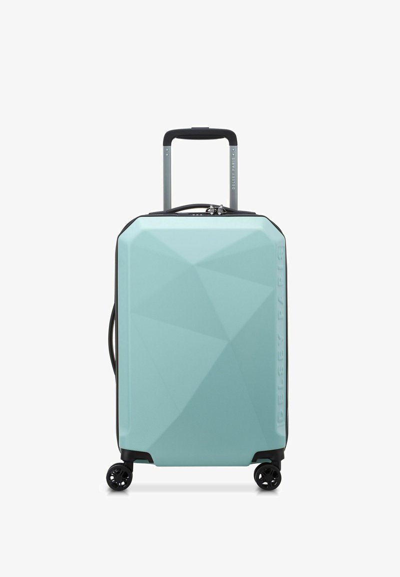 Maleta rígida en verde menta, con un diseño geométrico, acentos negros, ruedas dobles y un mango telescópico para facilitar la maniobra.