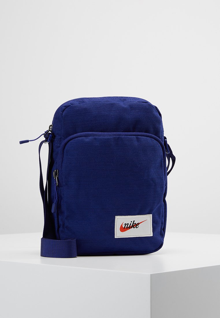 nike heritage smit label