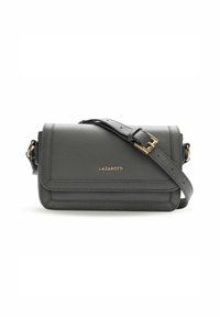 Borsa a tracolla in pelle grigia con finitura testurizzata, hardware dorato e tracolla regolabile. Include una chiusura a patta con logo in rilievo.