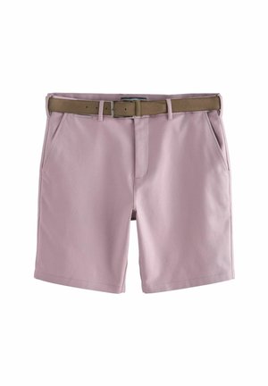 Shorts rose clair en tissu lisse, dotés de poches latérales et d'une ceinture marron avec une boucle en métal, à coupe droite et sans motifs visibles.