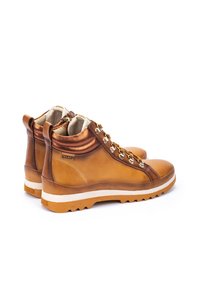 Pikolinos VIGO - Botines con cordones - brown