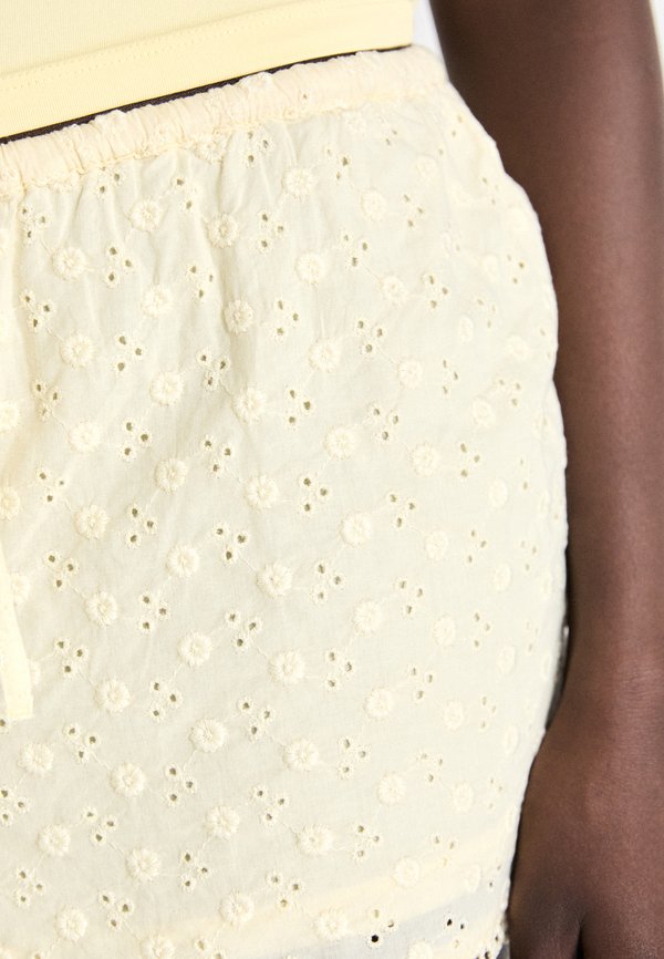 BRODERIE ANGLAISE - Shorts2