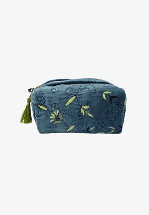 Pochette rectangulaire en velours bleu avec fermeture éclair à pompon vert et motifs brodés de vignes florales en vert et bleu foncé.