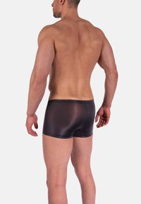 Svarta boxerkalsonger i ett mjukt, elastiskt material. Har en figurnära design med låg midja och minimala sömmar för komfort.