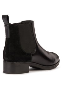 Bottine en cuir noir et daim avec panneau latéral élastique, languette à l'arrière et petit talon carré.