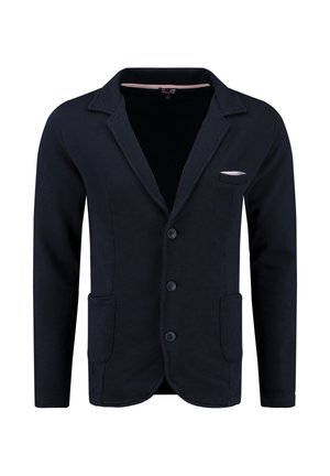 Blazer marine pour homme avec trois boutons, deux poches avant, col à revers et une petite poche poitrine avec bord blanc.