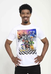 Disney KINGDOM HEARTS GROUP CHECKERS UNISEX - T-shirt z nadrukiem