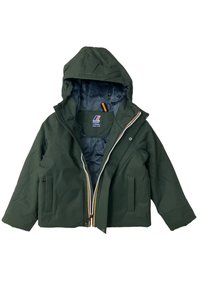 Ciemnozielona kurtka ocieplana z kapturem, z pełnym zapięciem na zamek z przodu, dwoma bocznymi kieszeniami i miękką podszewką. Jasne akcenty na zamku błyskawicznym.