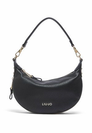 Czarna, półksiężycowata skórzana torebka z złotym zamkiem błyskawicznym, regulowanym paskiem oraz logo "LIU JO" na przodzie.