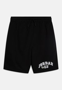 Černé sportovní šortky s elastickým pasem, vybavené šňůrkou a potiskem loga "JORDAN 23" v bílé a šedé na dolním levém rohu.