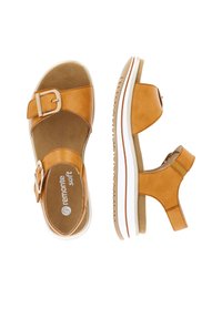 Helle Leder-Sandalen mit einer Schnalle, Wildleder-Fußbett, Fußgewölbeunterstützung und einer Gummisohle mit weißen Streifen. Offene Zehen und rückenloses Design.