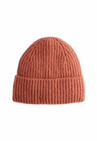 Bonnet tricoté en orange brique. Caractéristiques : texture côtelée, couronne ronde et revers replié. Fabriqué en un doux mélange de laine.