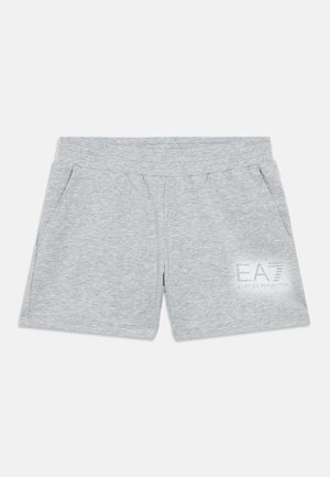 Pantaloncini sportivi grigio chiaro realizzati in tessuto misto cotone. Presentano una vita elastica e tasche laterali. Include un logo discreto sul davanti.