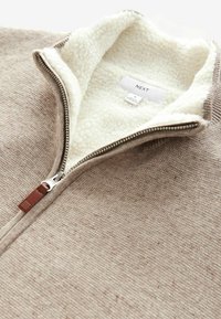 Thumbnail Image 10