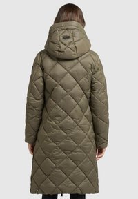 Long quilted coat in olive green, featuring a hood, diamond pattern, and side zippers for ease of movement. Durable fabric with a smooth texture.