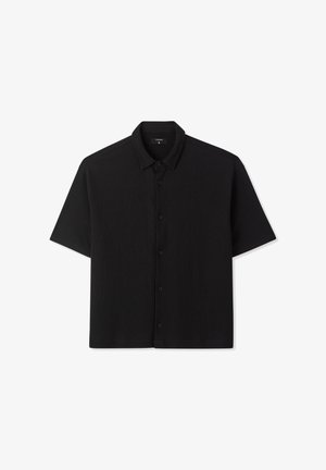 Camicia nera a maniche corte con tessuto strutturato, chiusura con bottoni e colletto. Design semplice senza motivi o dettagli aggiuntivi.