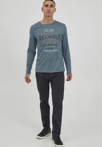 Blend BHGEORG - Pikkade varrukatega topp - bluestone